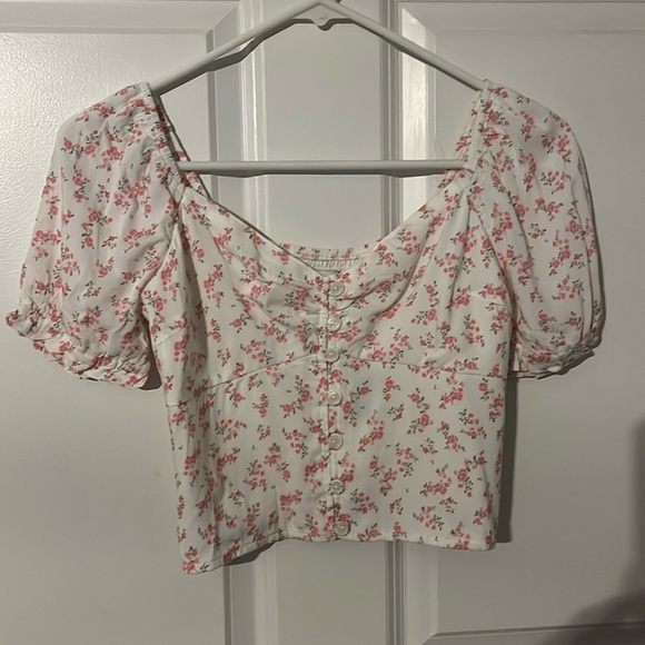 Hollister Tops - Hollister puff sleeve floral crop top - Size XS